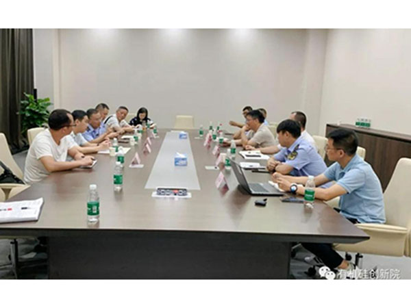 卫生大清扫 党员争在前